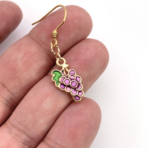 Beautiful Bunch of Grapes Dangle Hook Earrings - Picture 3 of 4